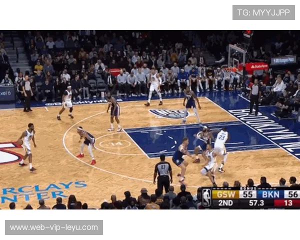 库里无球跑动制造空间